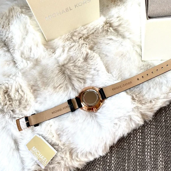 NWT In Box authentic MK rosegold pave leather strap watch - Picture 5 of 5